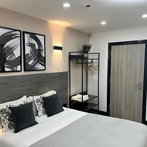  Guest house Thandi House Heathrow Airport